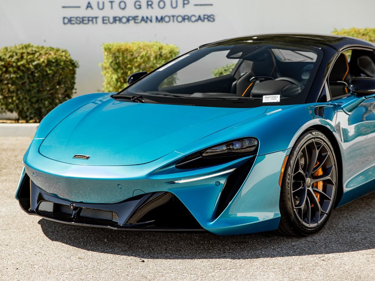 Used 2025 McLaren Artura Spider image 3