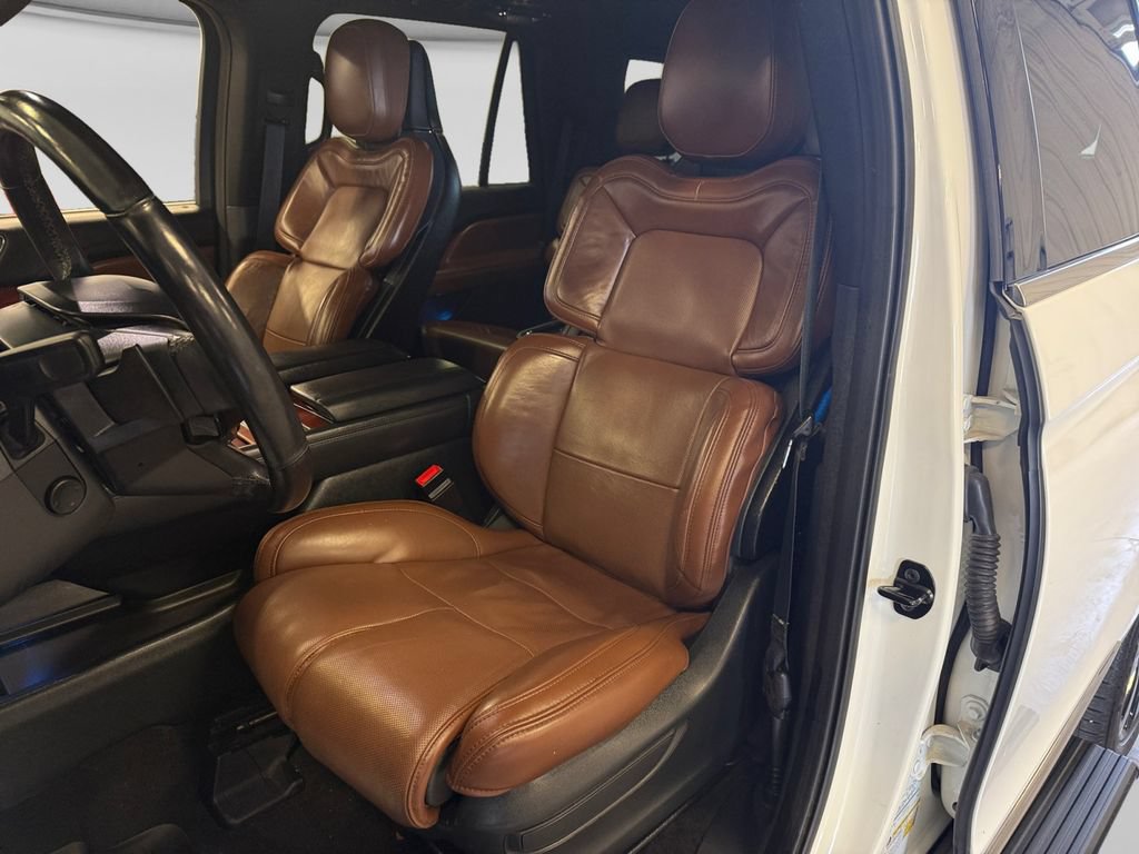 Used 2023 Lincoln Navigator Reserve AWD/4WD image 21