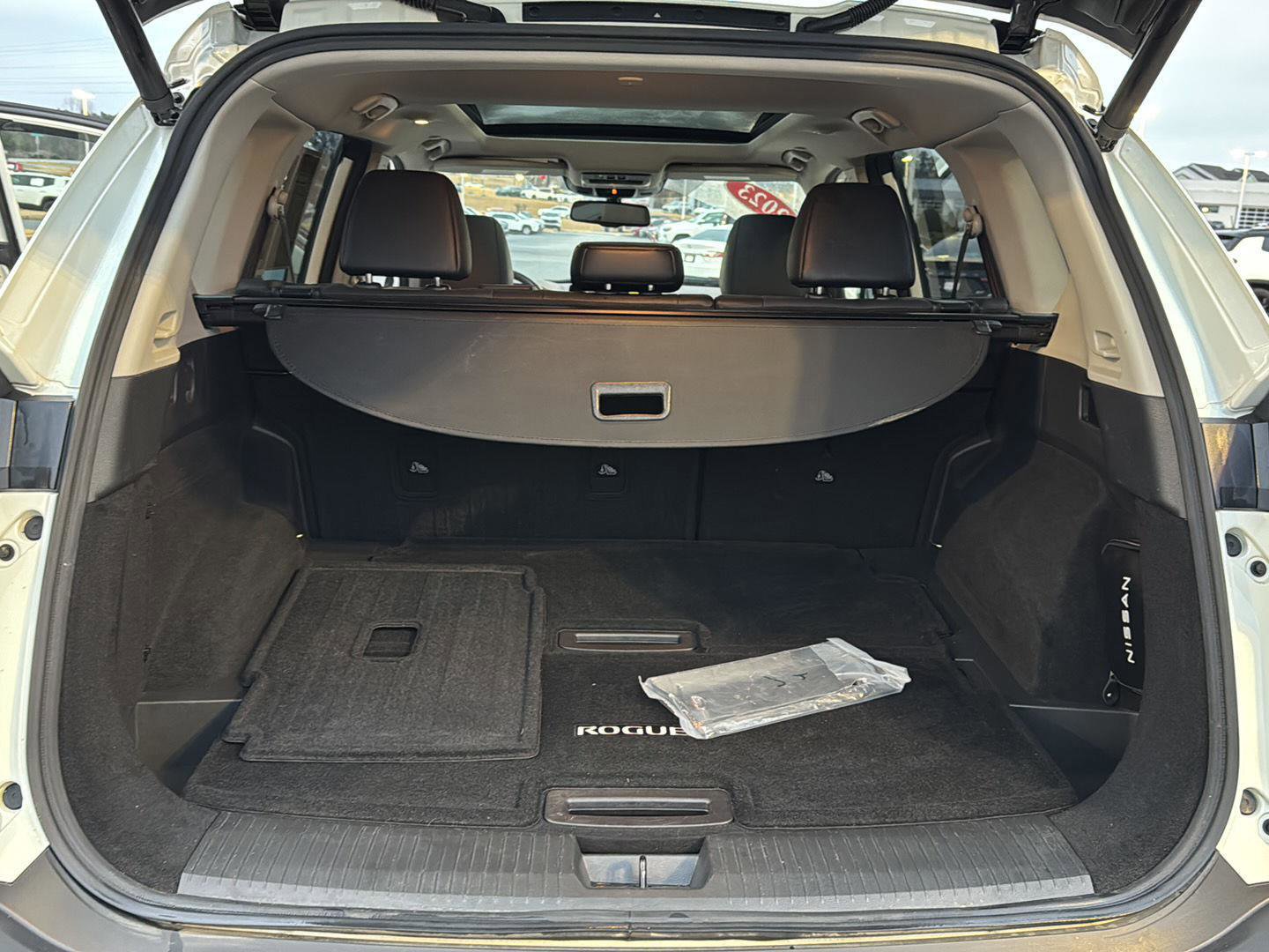 Used 2023 Nissan Rogue Platinum w/ Platinum Premium Package image 31