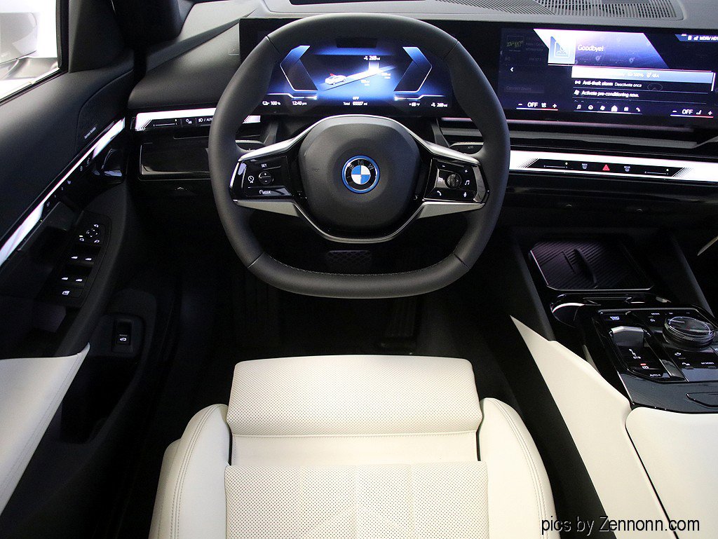 Used 2025 BMW i5 xDrive40 w/ Premium Package image 14