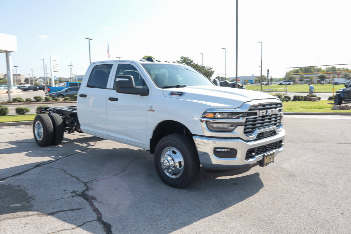 New 2027 RAM 3500 Tradesman w/ Chrome Appearance Group A AWD/4WD image 3