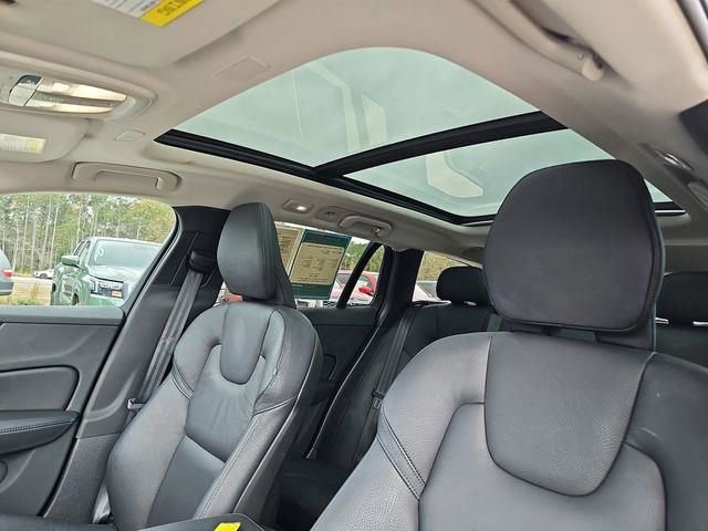 Used 2025 Volvo V60 B5 Cross Country Plus image 41