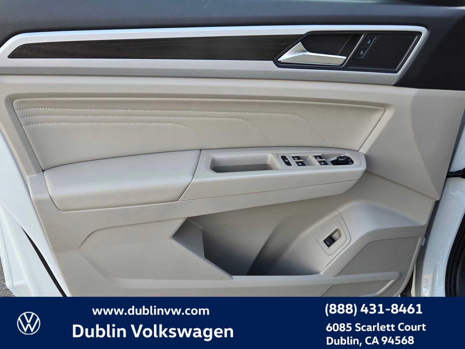 Used 2023 Volkswagen Atlas SE w/ Panoramic Sunroof Package FWD image 10