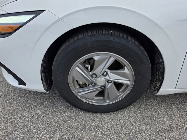 Used 2025 Hyundai Elantra SE FWD image 15