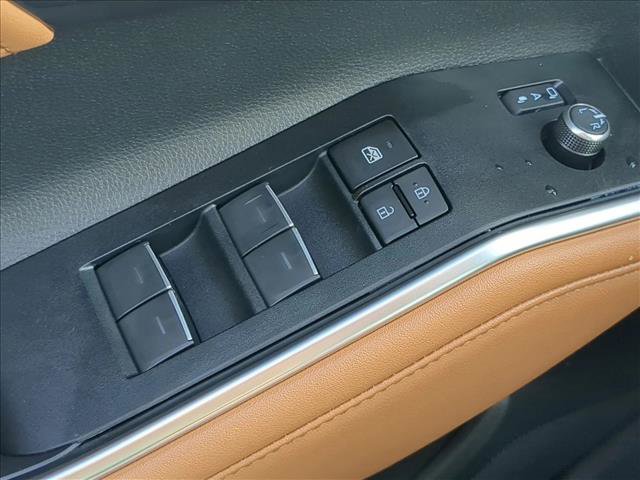 New 2026 Toyota Highlander Platinum image 11
