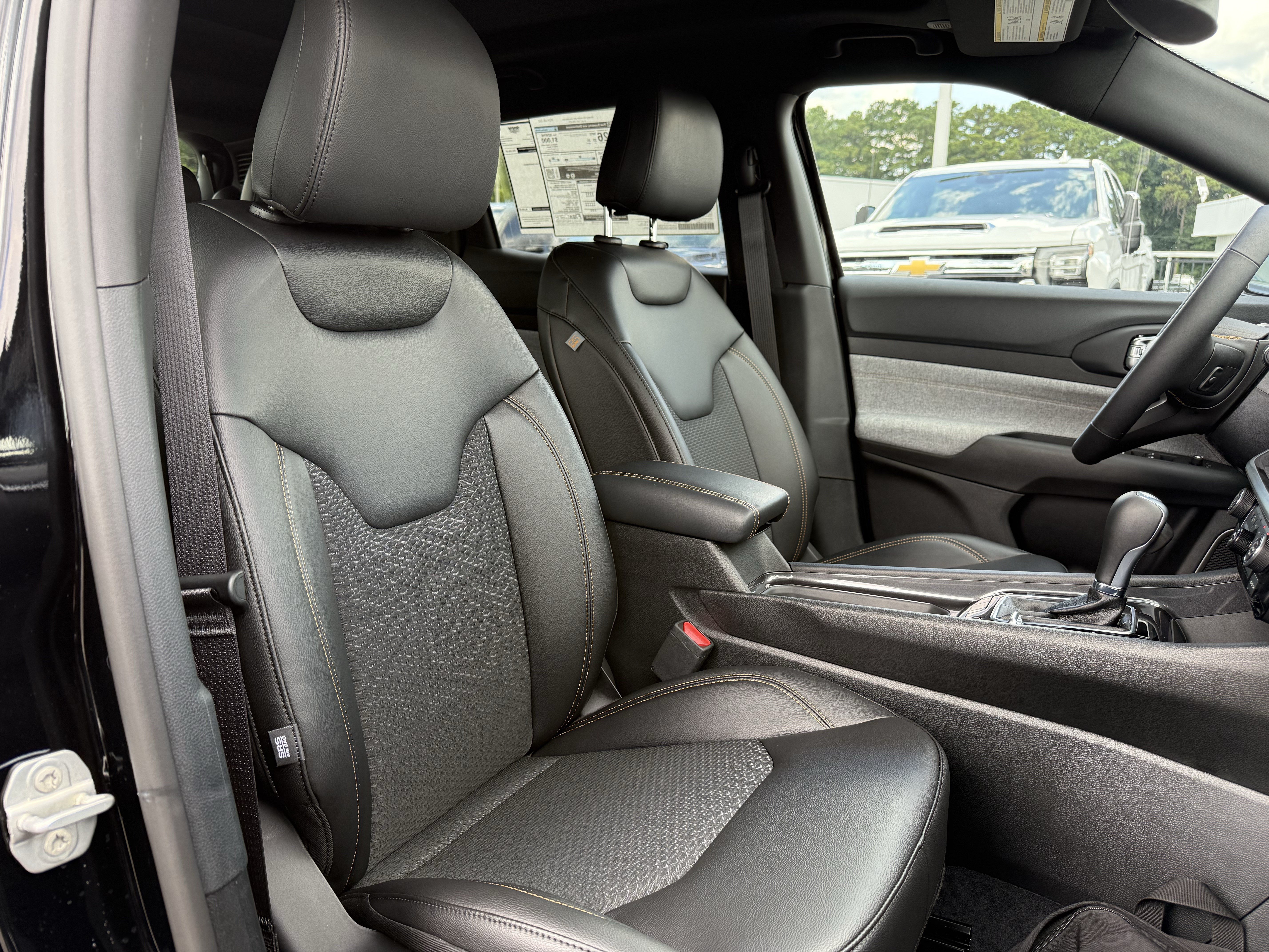 New 2026 Jeep Compass Latitude AWD/4WD image 33