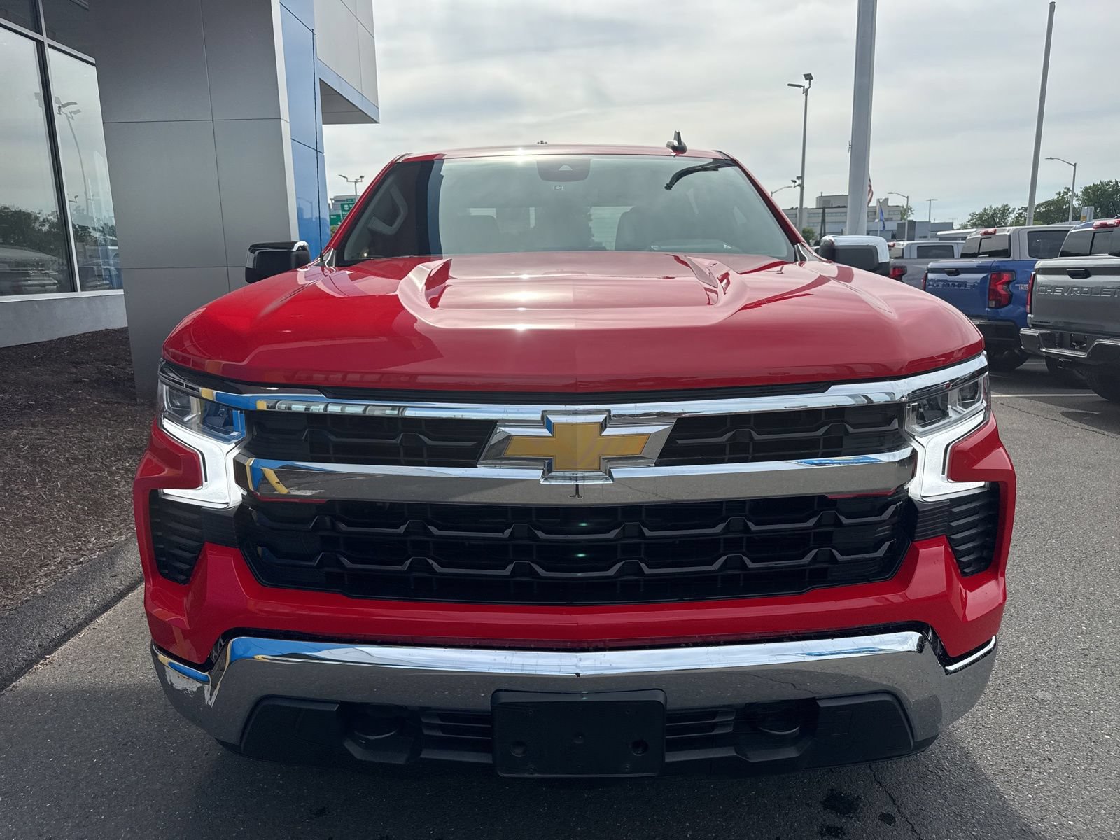 Used 2024 Chevrolet Silverado 1500 LT AWD/4WD image 3