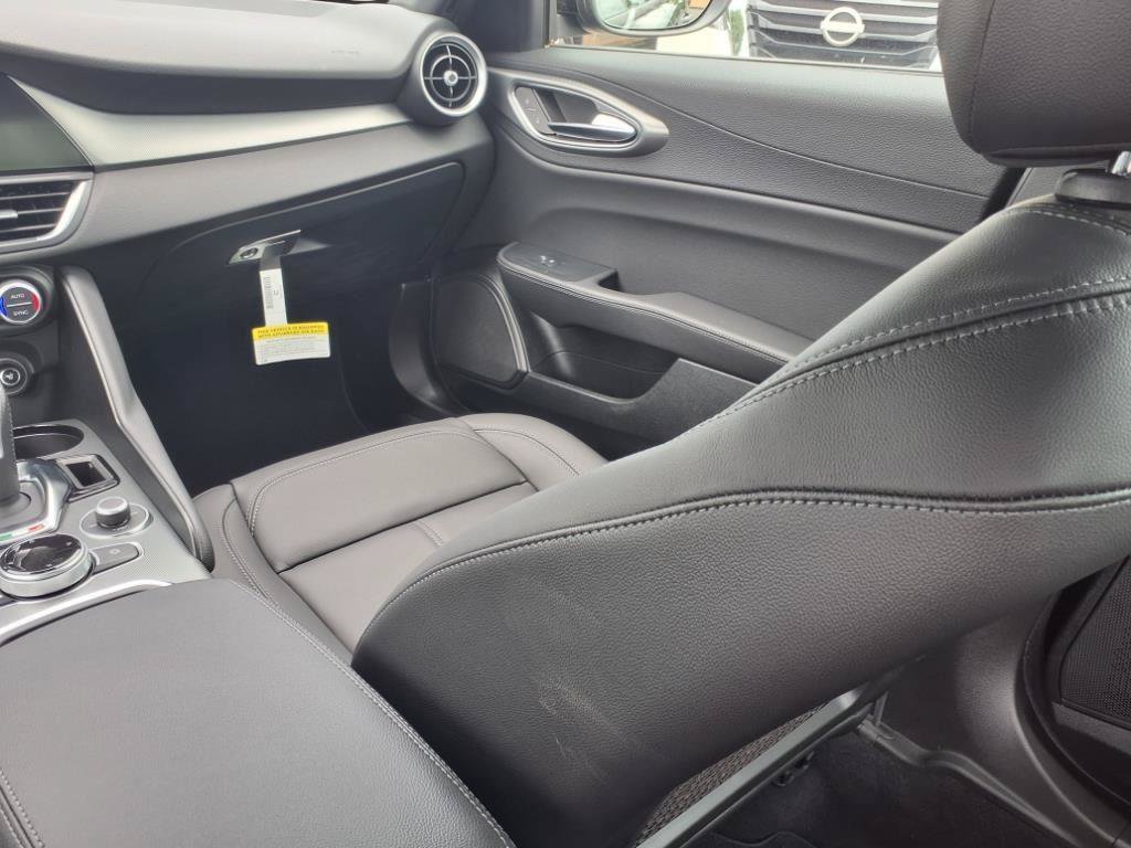 New 2025 Alfa Romeo Giulia w/ Driving Assist Package RWD image 24