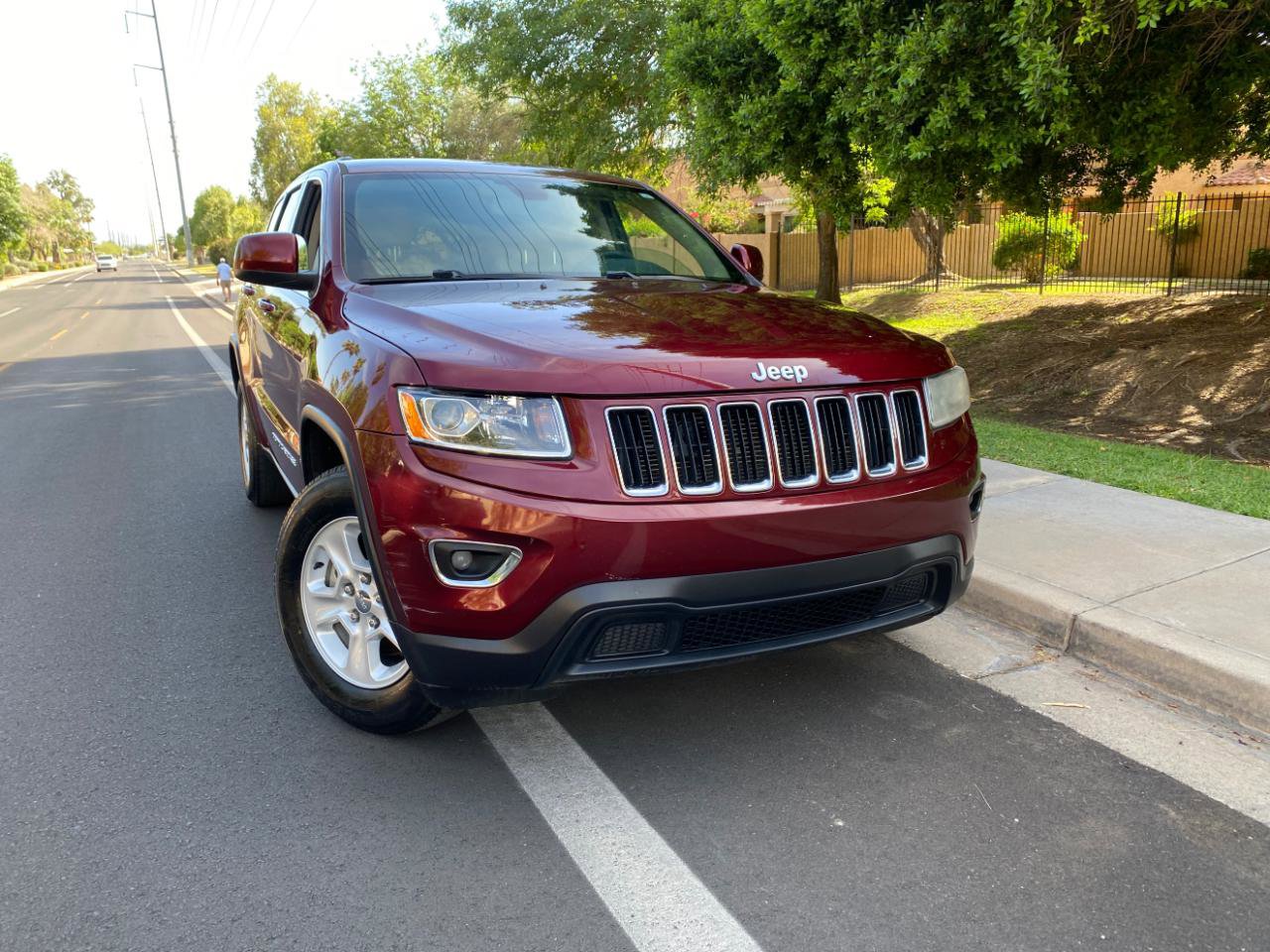 Used 2016 Jeep Grand Cherokee Laredo image 4