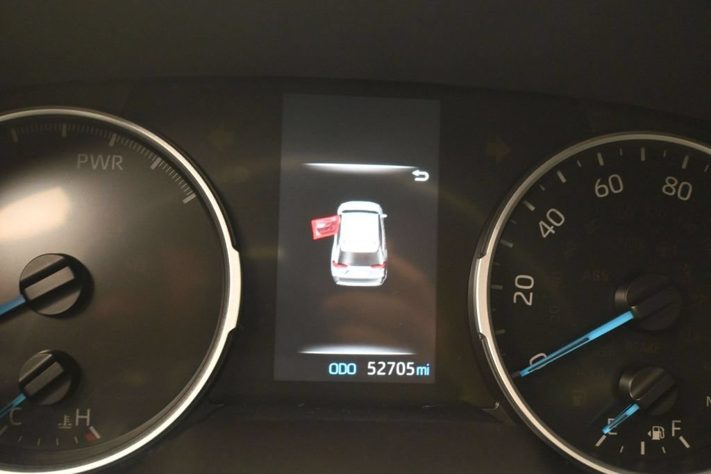 Used 2022 Toyota RAV4 LE AWD/4WD image 10