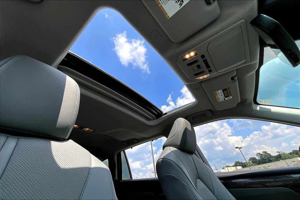 Used 2024 Toyota Highlander Limited image 22