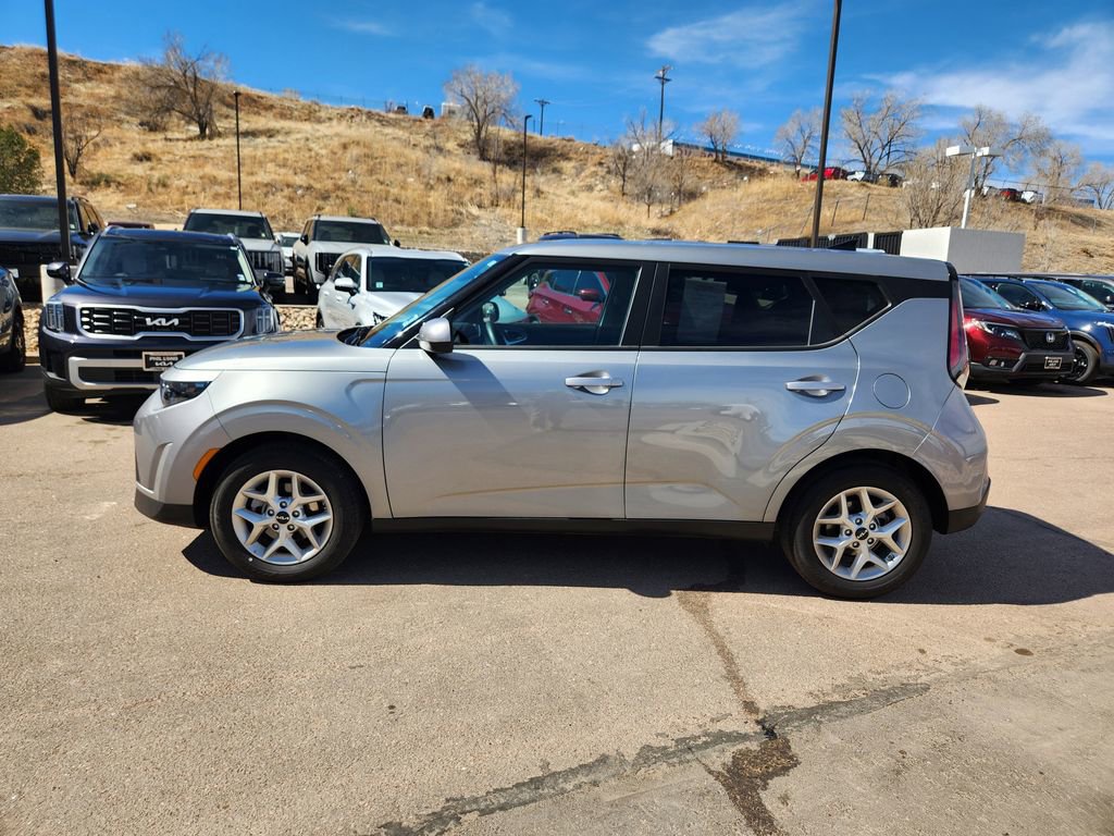 Certified 2025 Kia Soul LX image 4
