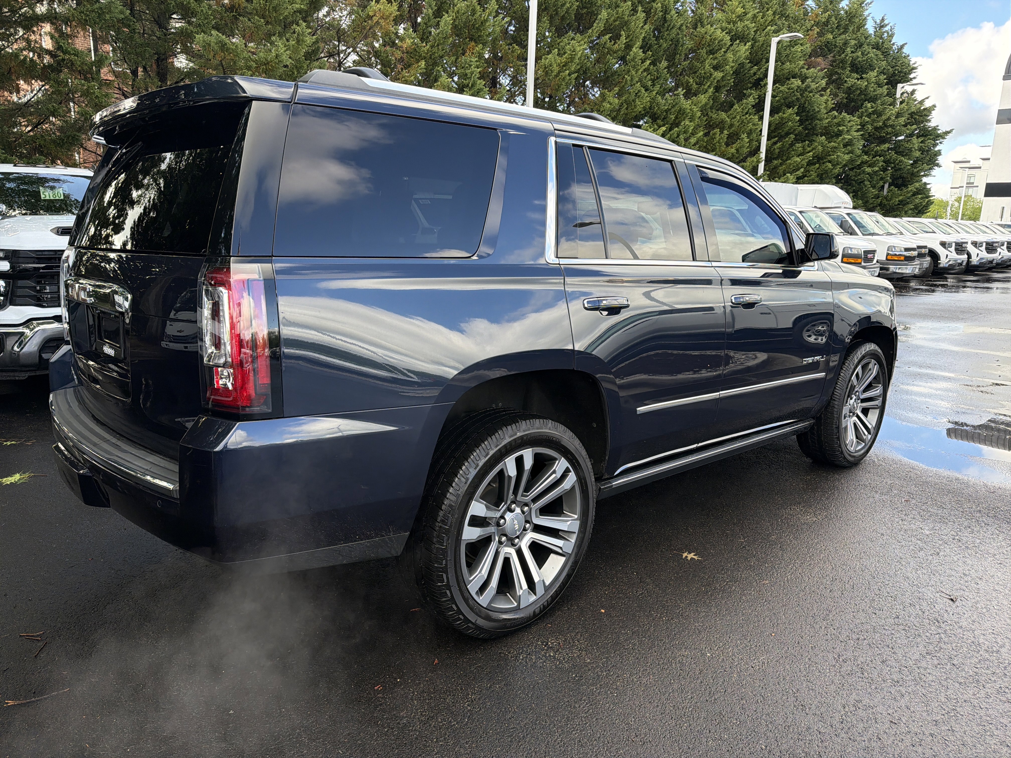 Used 2017 GMC Yukon Denali w/ Open Road Package AWD/4WD image 10