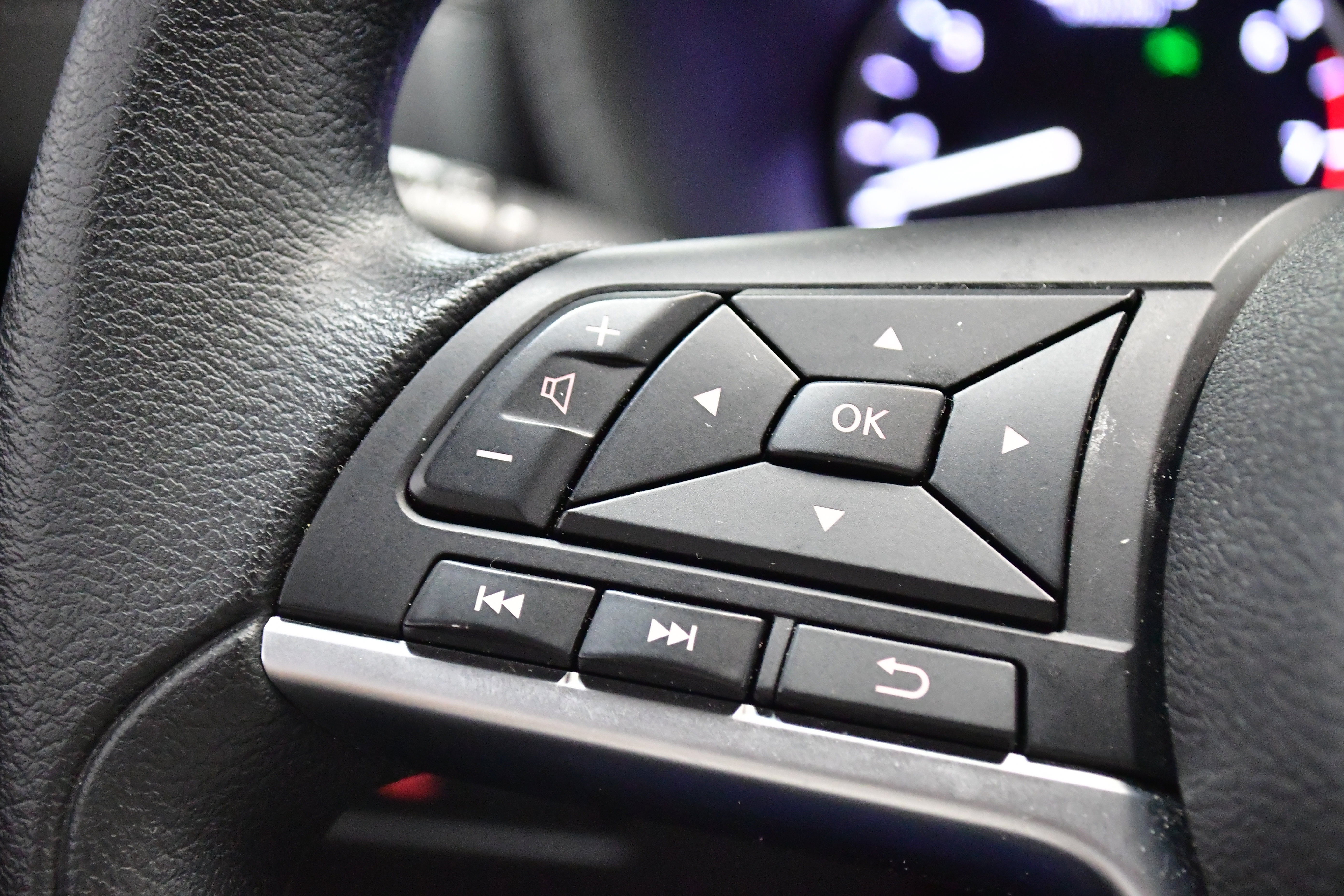 Used 2025 Nissan Sentra SV image 21