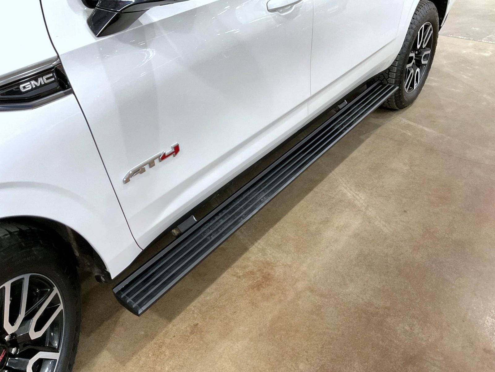 Used 2022 GMC Yukon XL AT4 image 22