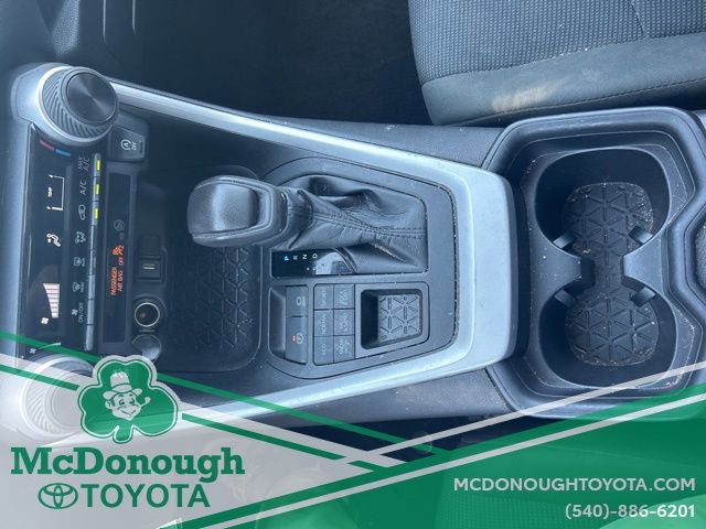 Used 2021 Toyota RAV4 LE AWD/4WD image 12