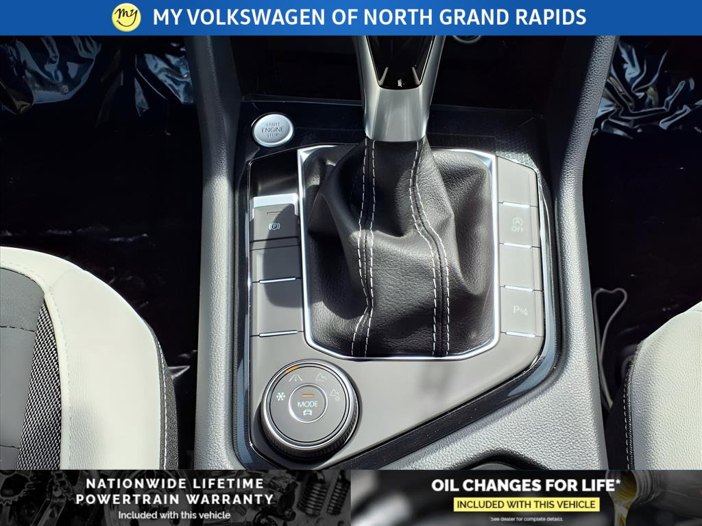 New 2025 Volkswagen Taos SE image 17