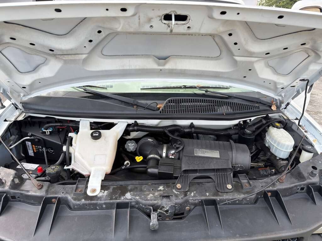 Used 2011 Chevrolet Express 2500 image 21