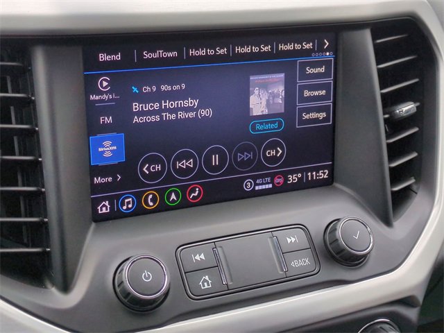 Used 2022 GMC Acadia SLT w/ Technology Package image 16