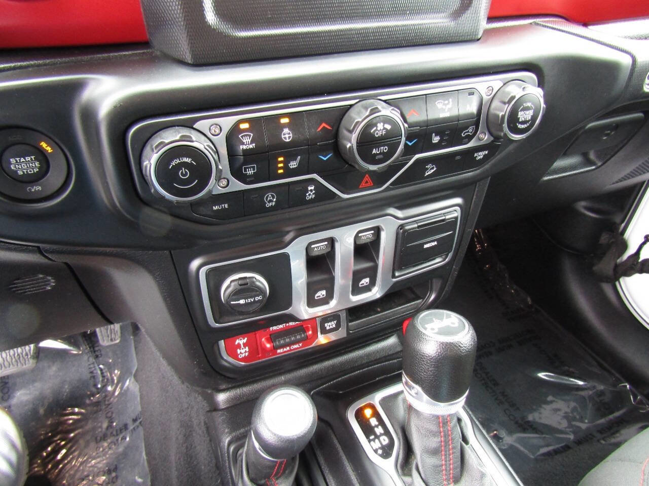 Used 2018 Jeep Wrangler Rubicon w/ Cold Weather Group image 17