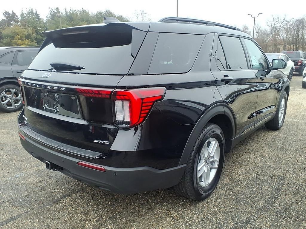 Used 2026 Ford Explorer Active image 2