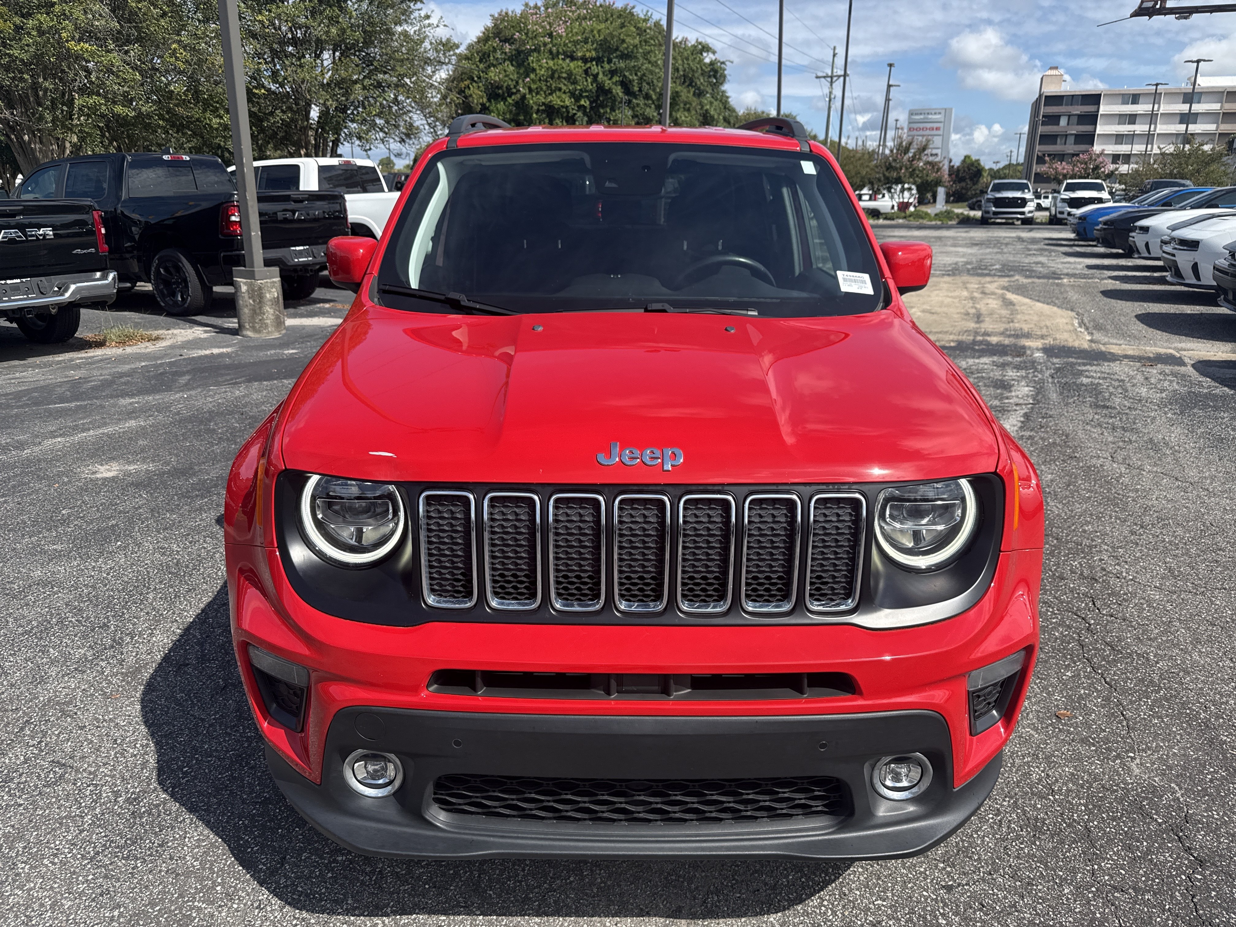 Used 2021 Jeep Renegade Latitude w/ Luxury Group I AWD/4WD image 3