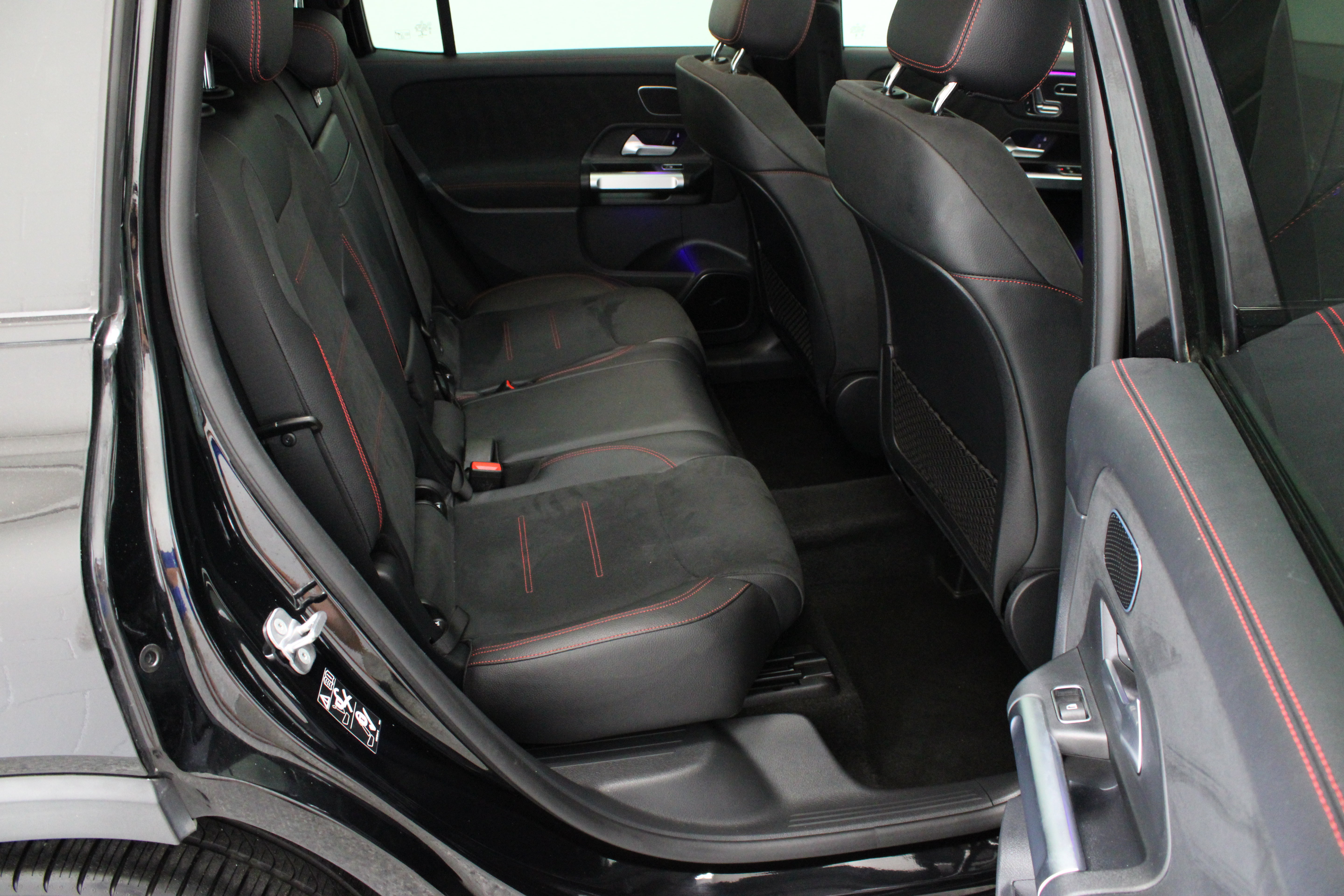 Used 2023 Mercedes-Benz GLB 35 AMG 4MATIC image 35