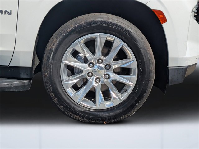 Used 2021 Chevrolet Suburban Premier w/ Premium Package image 11