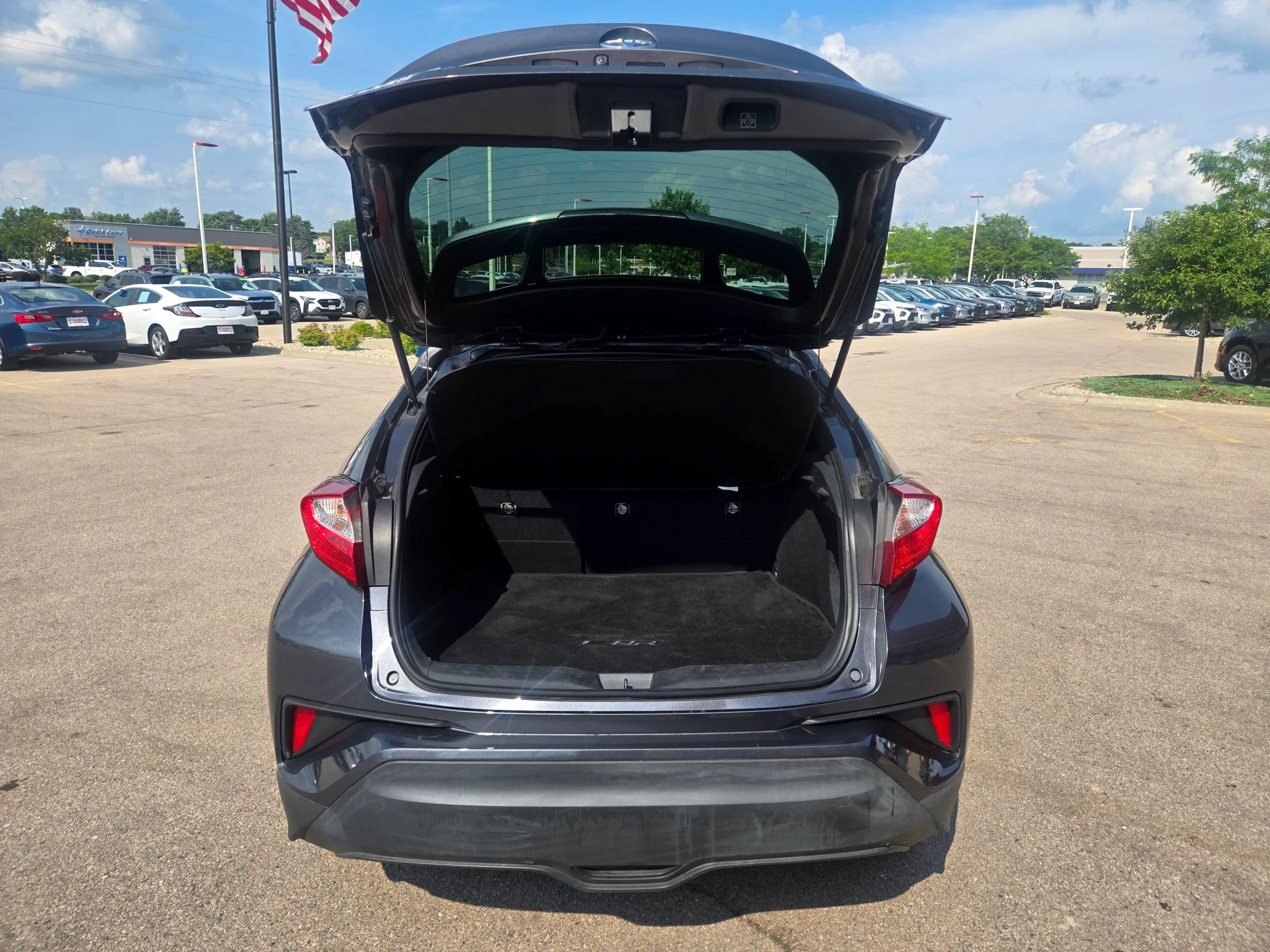 Used 2021 Toyota C-HR XLE FWD image 7