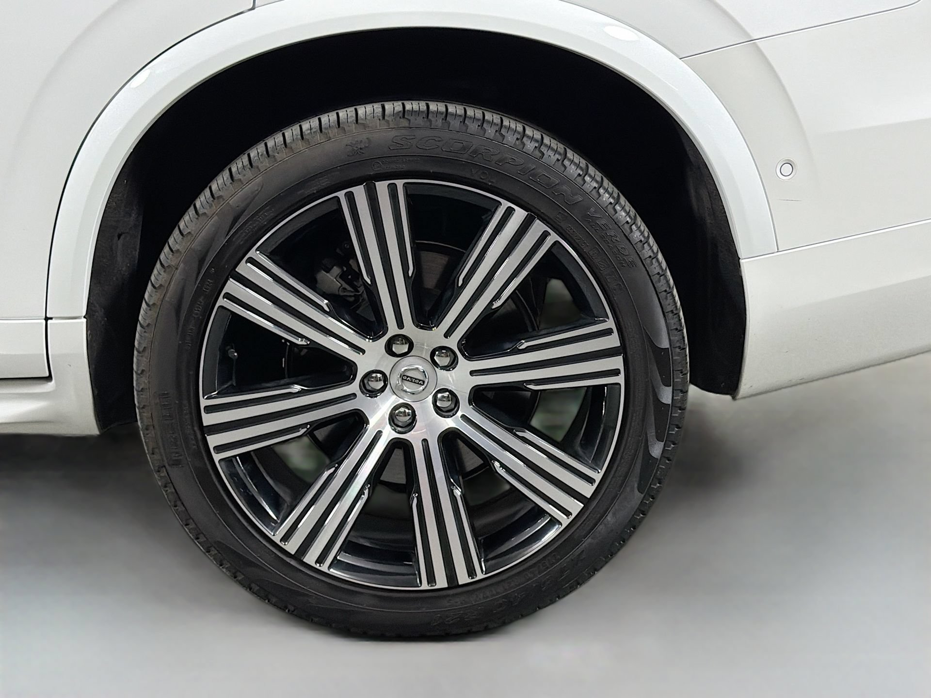 Certified 2025 Volvo XC90 T8 Plus w/ Protection Package Premier AWD/4WD image 31
