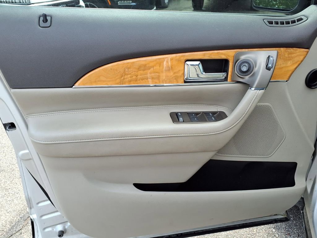 Used 2013 Lincoln MKX AWD image 13