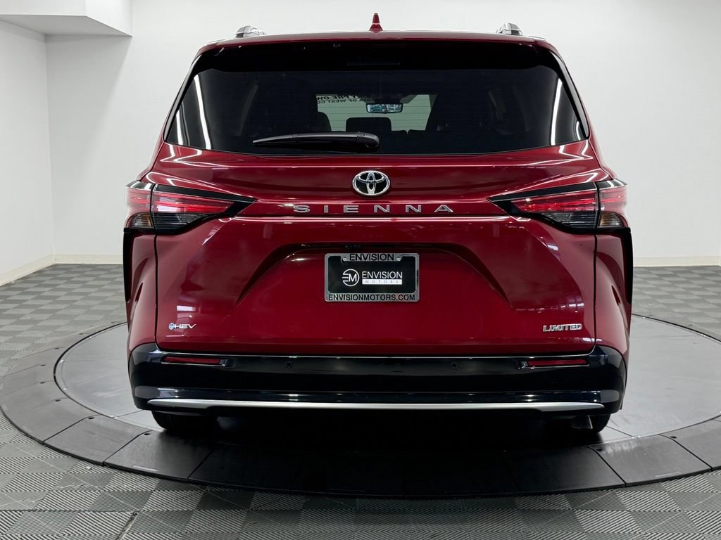 Used 2026 Toyota Sienna Limited FWD image 11