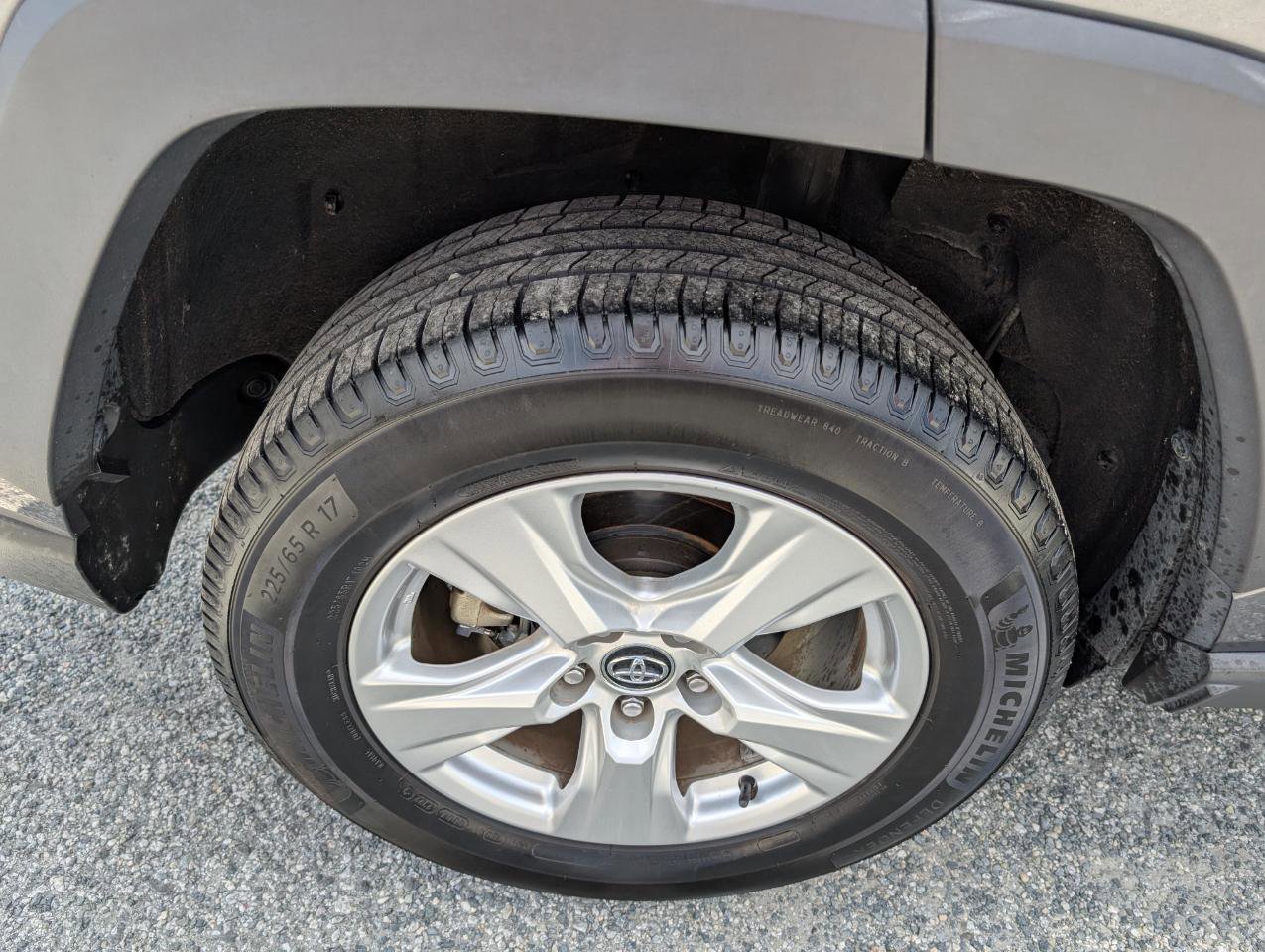 Used 2020 Toyota RAV4 XLE image 6