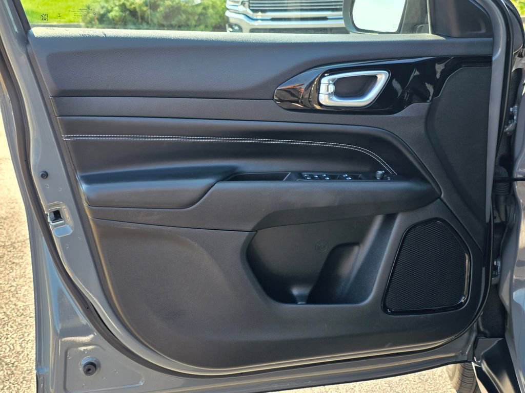 Used 2023 Jeep Compass Altitude image 12