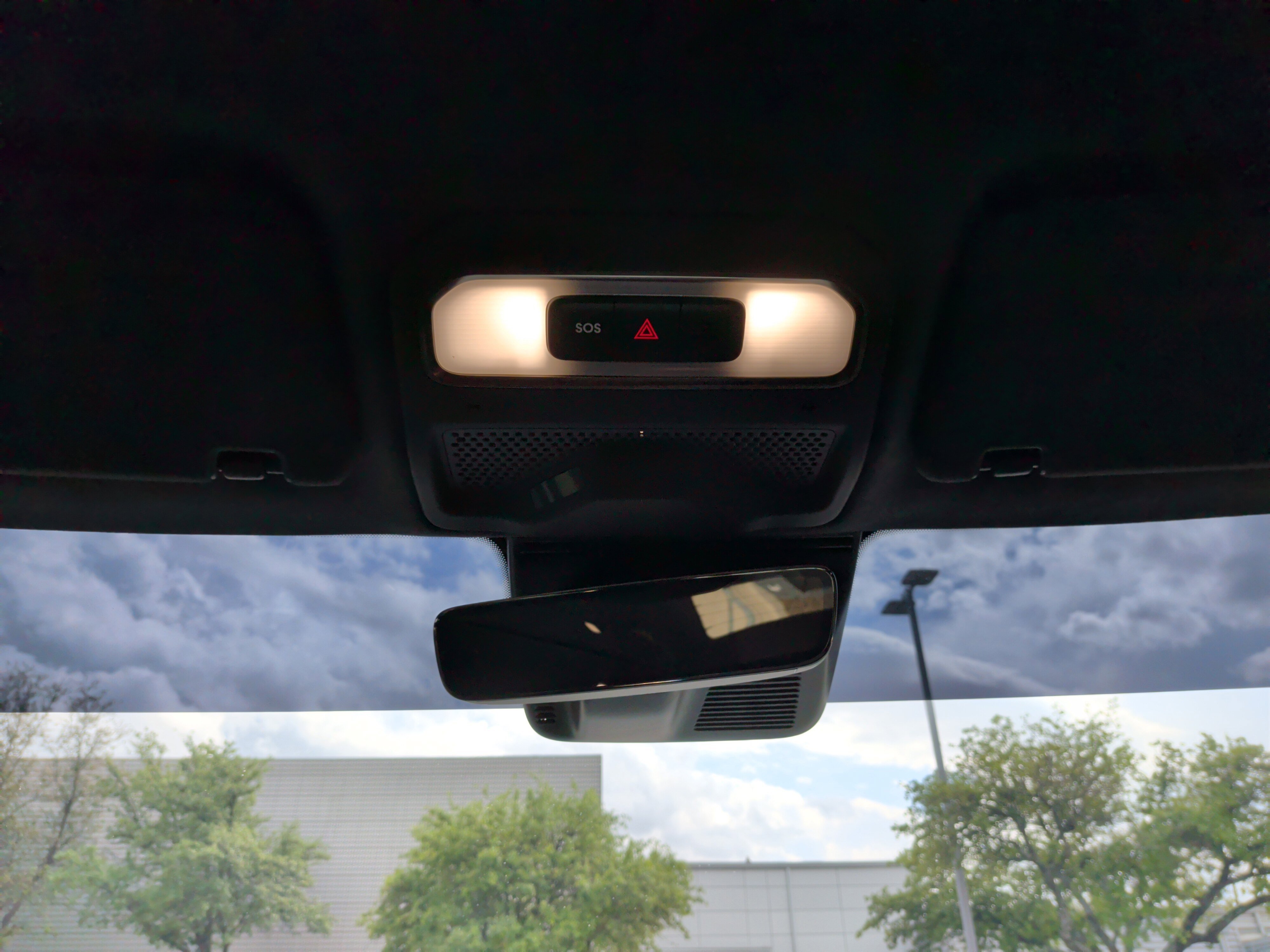 Used 2023 Rivian R1T Adventure image 27