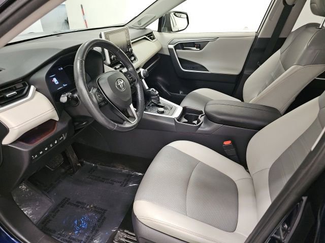 Used 2019 Toyota RAV4 Limited image 14