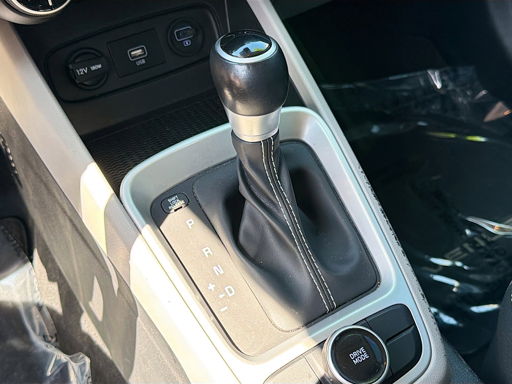 Used 2021 Hyundai Venue SEL image 23