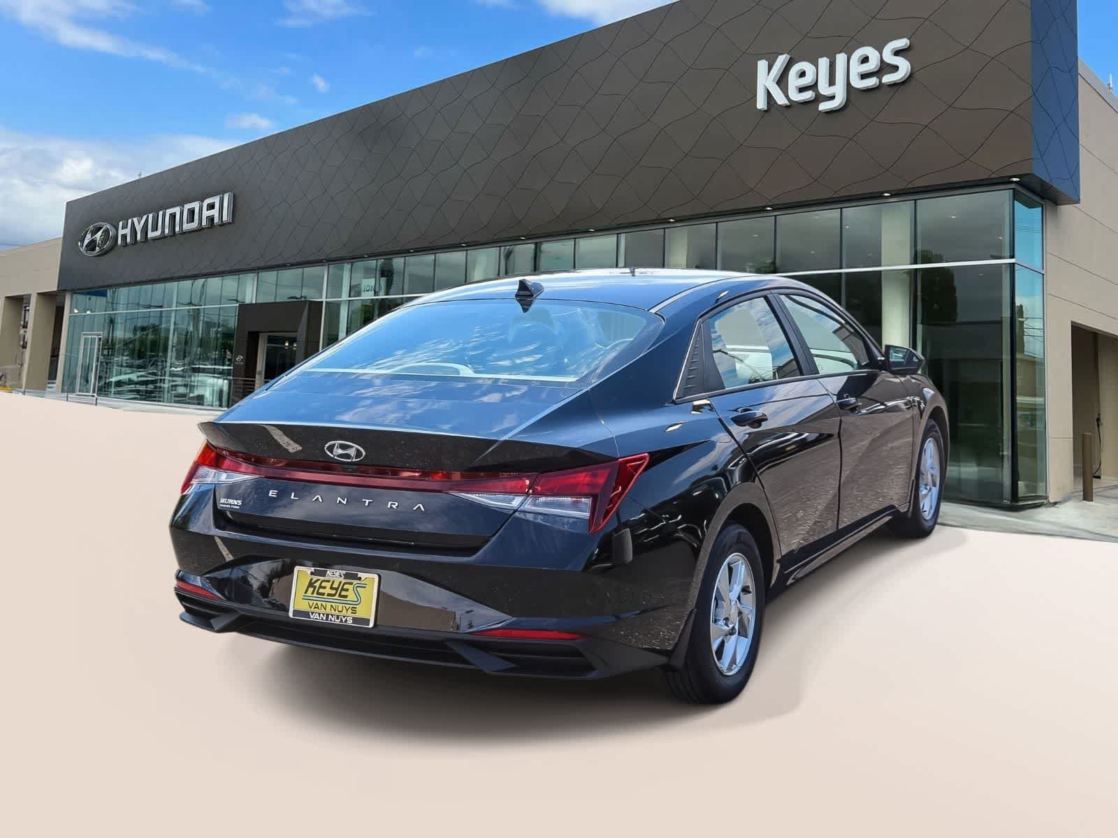 Certified 2023 Hyundai Elantra SE FWD image 4