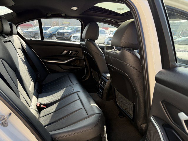 Used 2019 BMW 330i Sedan w/ M Sport Package image 15