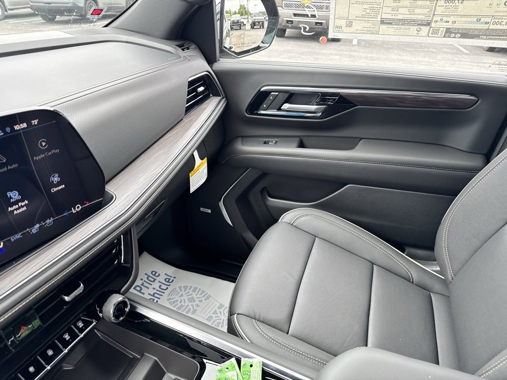 New 2025 Chevrolet Suburban Premier image 29