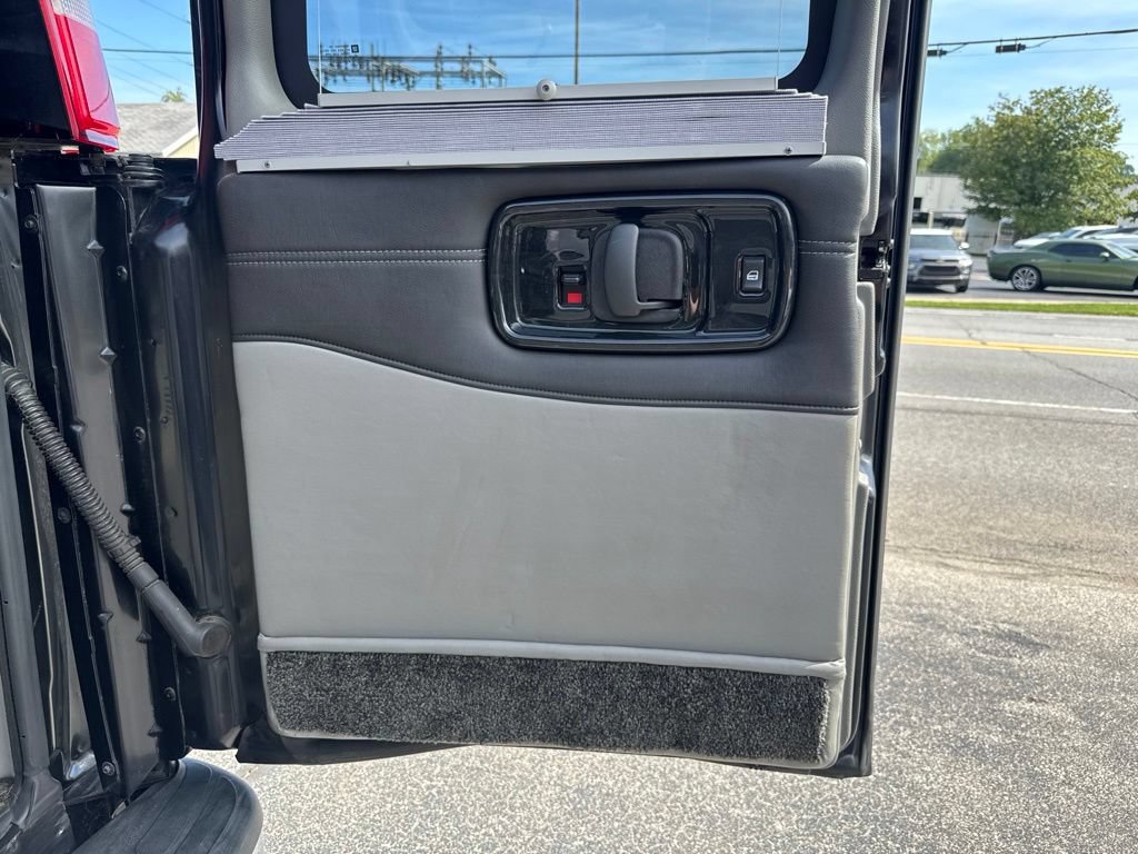 Used 2016 Chevrolet Express 2500 RWD image 18