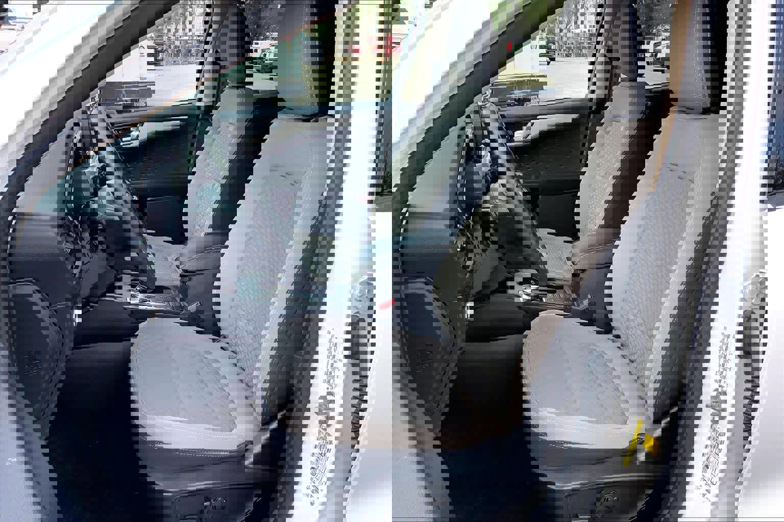 Used 2020 Ford Escape SE image 9