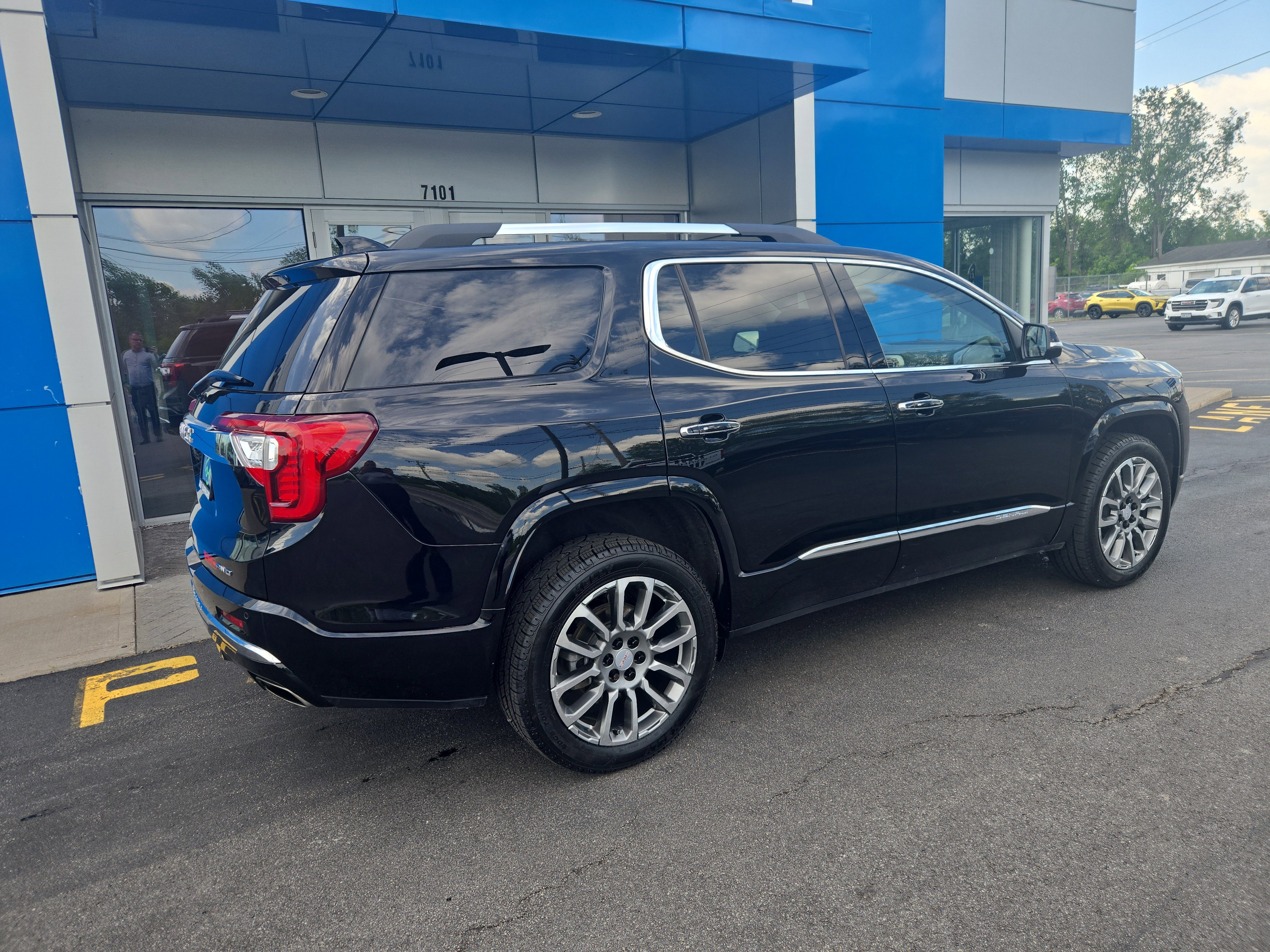Certified 2023 GMC Acadia Denali w/ Denali Technology Package AWD/4WD image 12