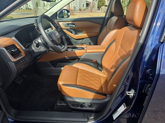 Used 2025 Nissan Rogue Platinum w/ Tech Package image 12