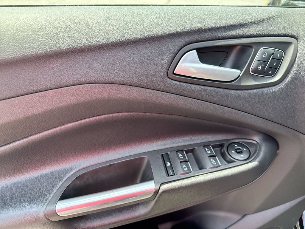 Used 2019 Ford Escape Titanium AWD/4WD image 21