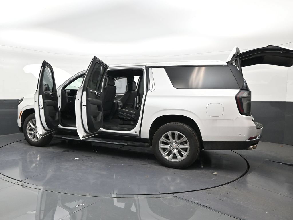 Used 2025 Chevrolet Suburban Premier RWD image 30