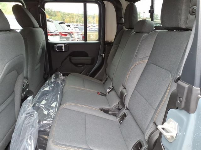 New 2025 Jeep Gladiator Sport AWD/4WD image 10