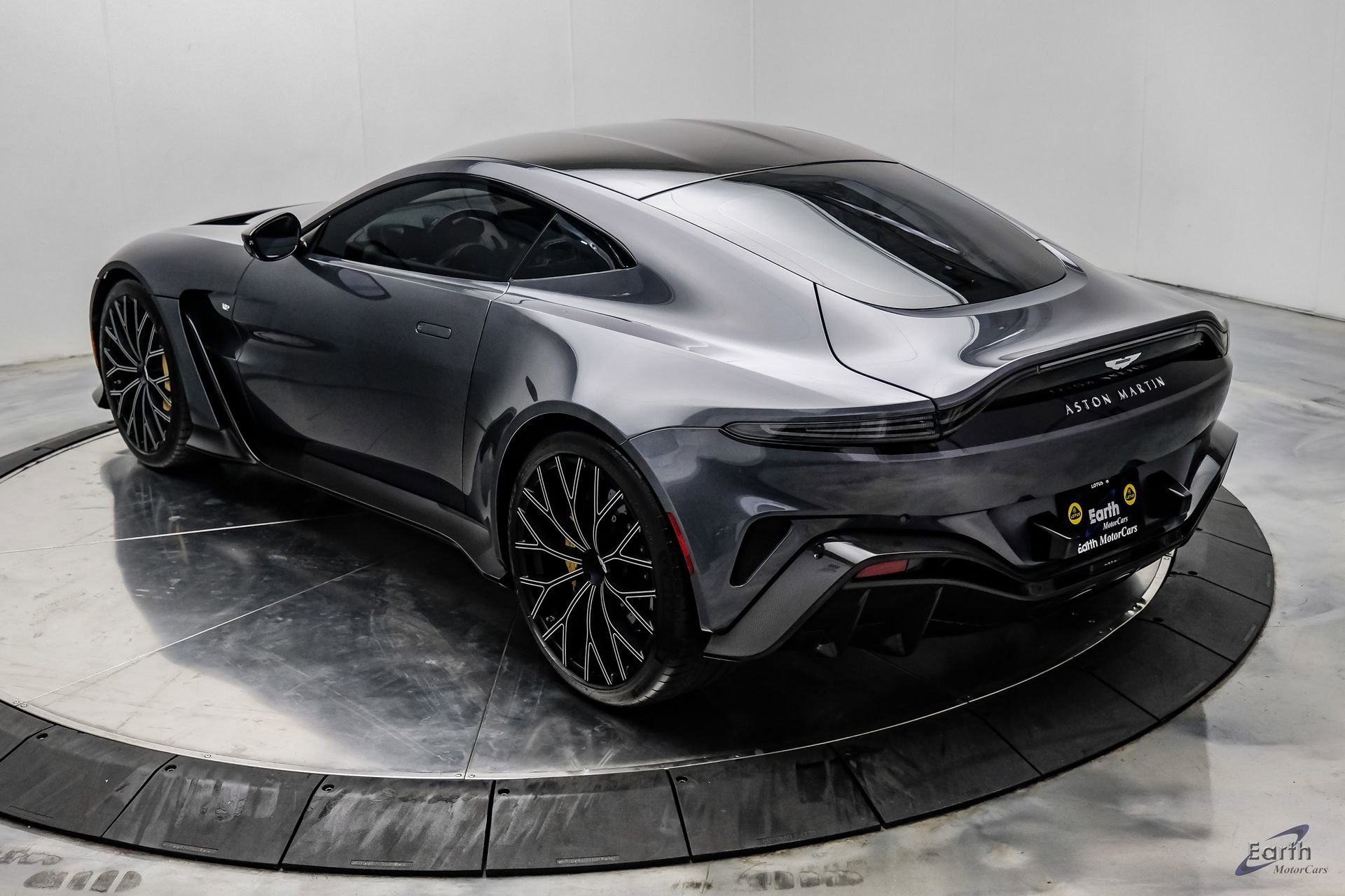 Used 2023 Aston Martin V12 Vantage RWD image 14