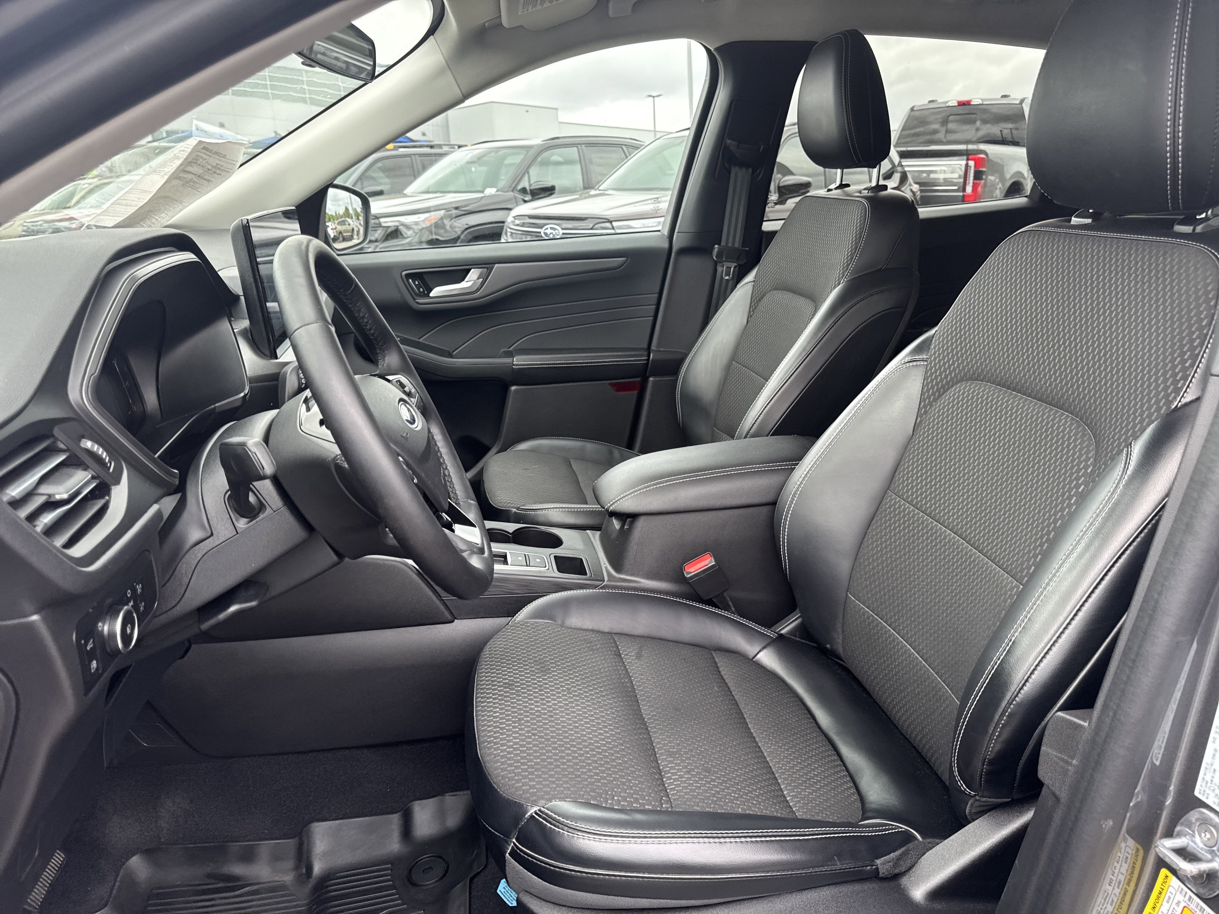 Used 2023 Ford Escape SE image 15
