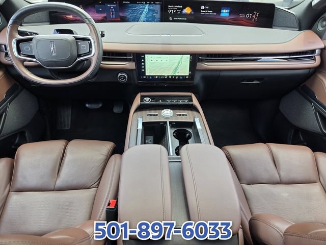 Certified 2025 Lincoln Navigator Reserve AWD/4WD image 12
